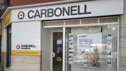 The well-known Inmobiliaria Carbonell of Alcoy declares bankruptcy and will sell the business.